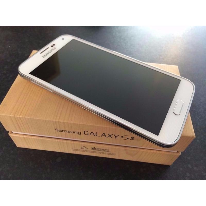Samsung Galaxy S5 White 16GB Unlocked (Quick Sale)