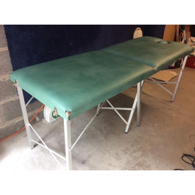 MASSAGE TABLE