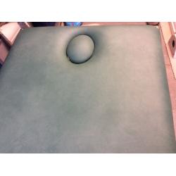 MASSAGE TABLE