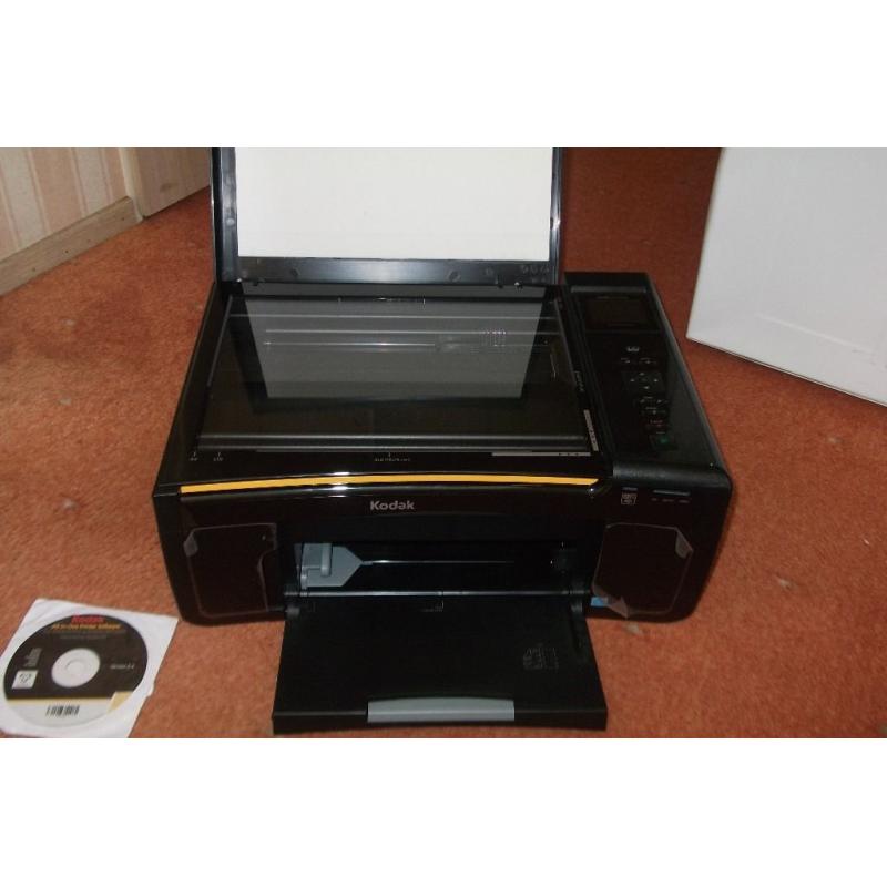Kodak wireless printer /copy /scan (nearly new)