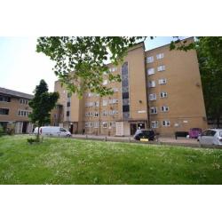 Fully furnished double room in shared accommodation for let in Poplar E14.