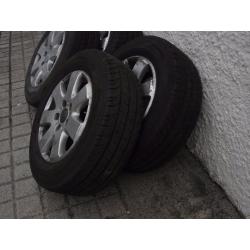 VOLKSWAGEN CARAVELLE GENUINE VW ALLOYS 16" WITH Excellent Continental Tyres