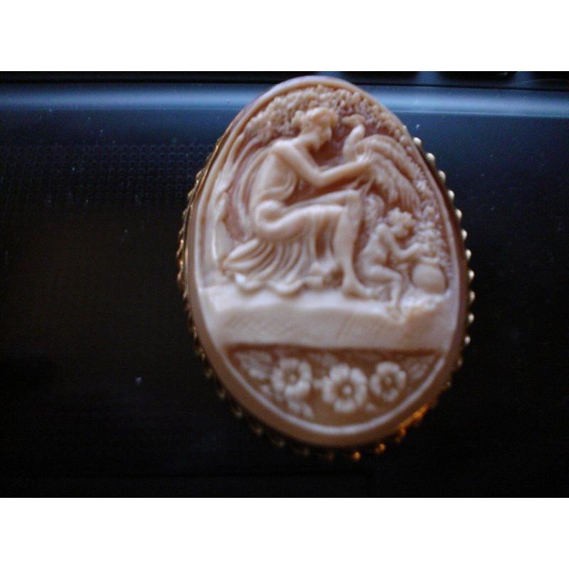Large 18ct Gold Cameo Brooch/Pendant