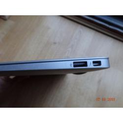 Macbook Air 11.6 Mid-2012 - Excellent condition/Free Accessories