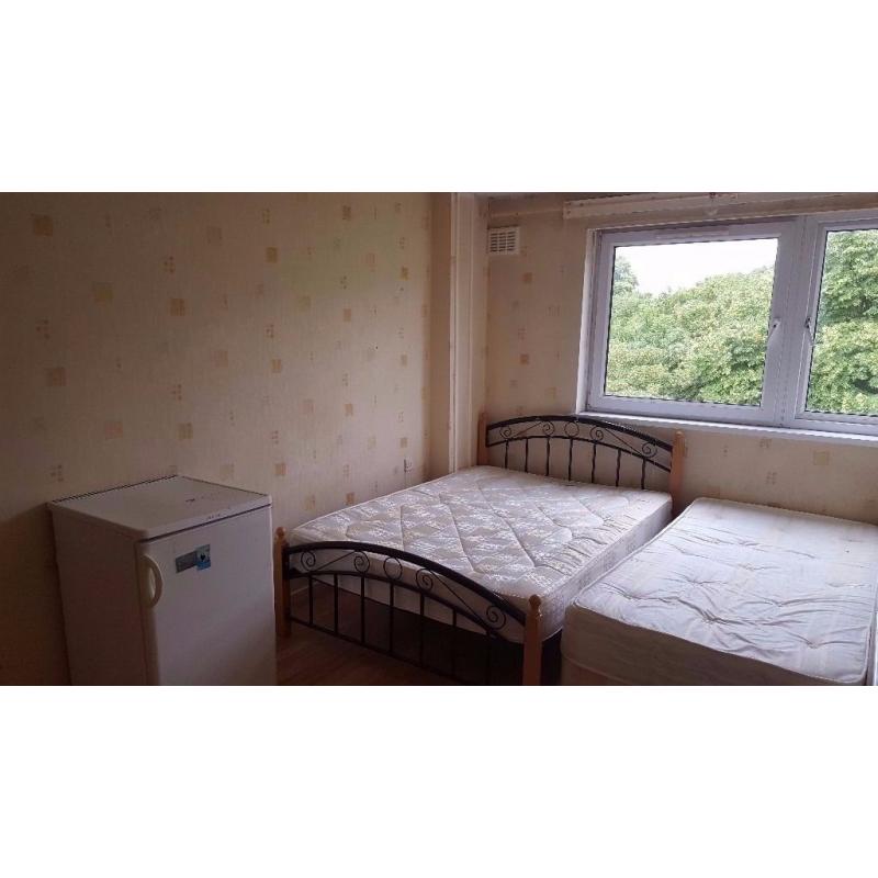 2 x DOUBLE ROOMS IN CANARY WHARF