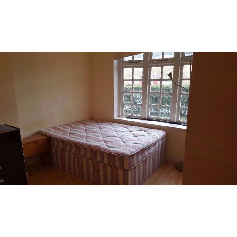 2 x DOUBLE ROOMS IN CANARY WHARF