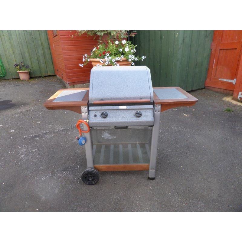 Newbury 2 Burner Hooded Gas Barbecue