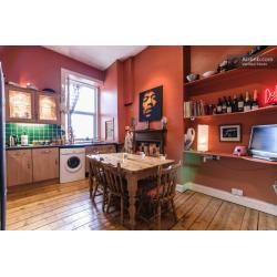 Huge Master Bedroom with King Size bed & en suite in amazing fully furnished (&freshly painted) flat