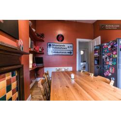 Huge Master Bedroom with King Size bed & en suite in amazing fully furnished (&freshly painted) flat