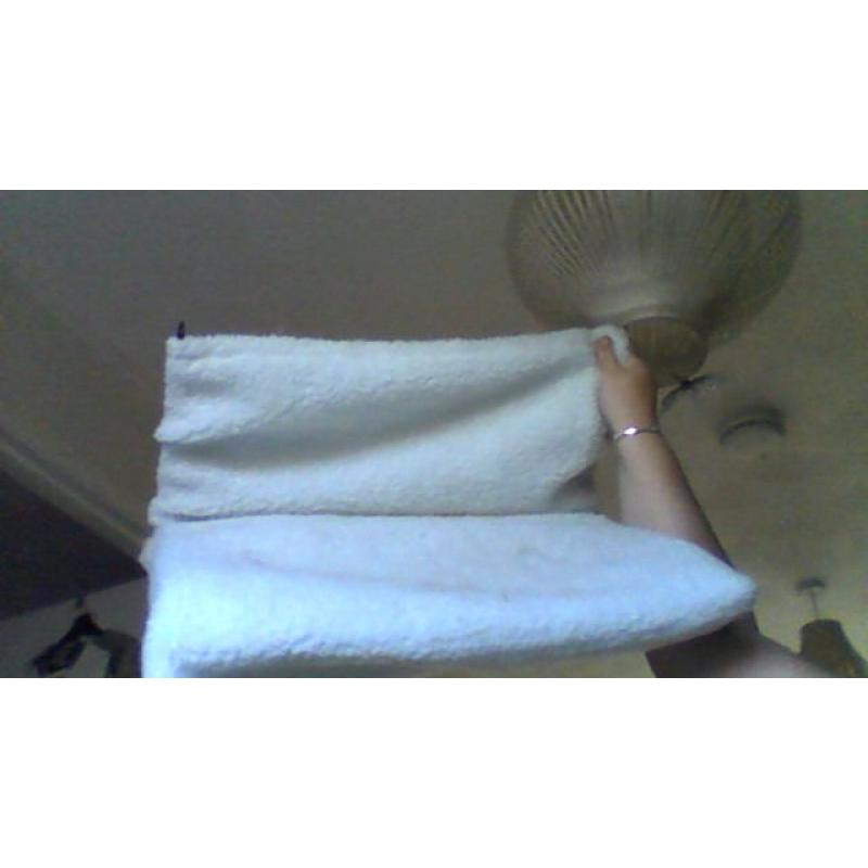 CAT RADIATOR bed made of fleecey material in excellent condition only used once by cat