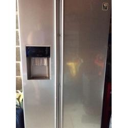 Samsung American fridge freezer with water and ice dispenser in very good condition
