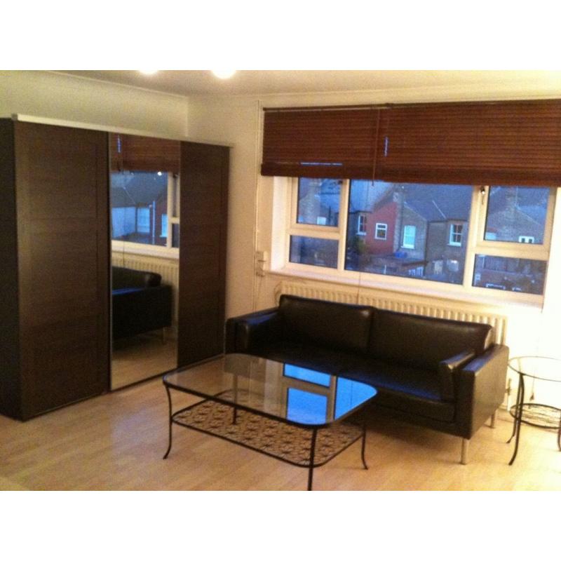 STUNNING HUGE BRIGHT DOUBLE ROOM IN SEVEN SISTERS N15; all bills included