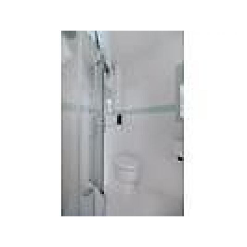 Bright and spacious room with en - suite Teddington
