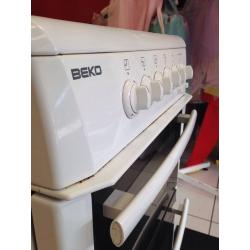 White beko gas cooker