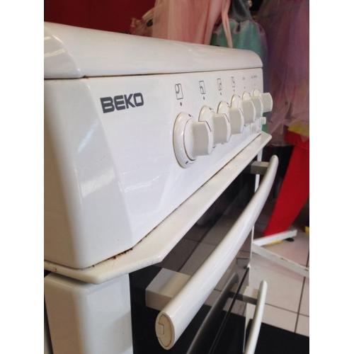 White beko gas cooker