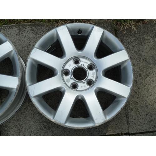 VW Golf mk5 set of 4 original alloy wheels.