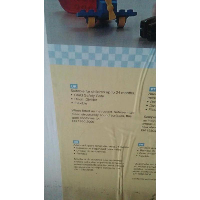 Child safety gate room divider
