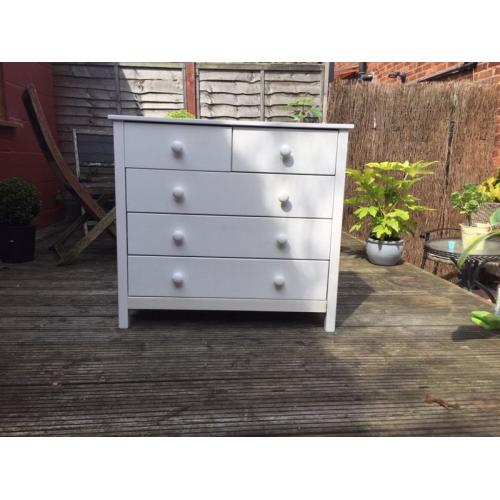 Small white chest of drawers