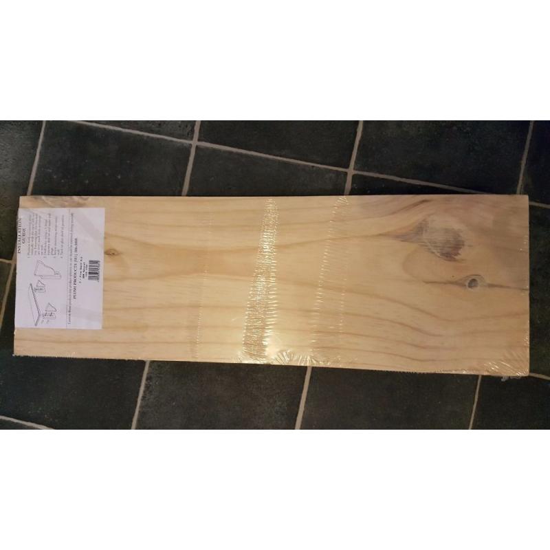 Pack of three solid pine shelves (60x20cm) (23x8in)