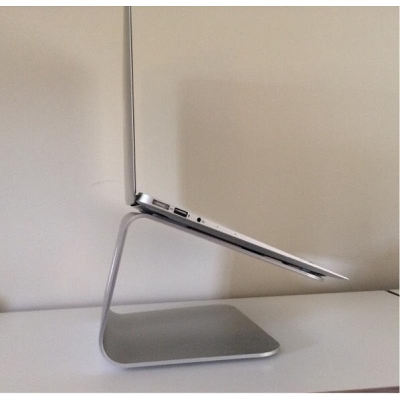 Ergonomic laptop stand