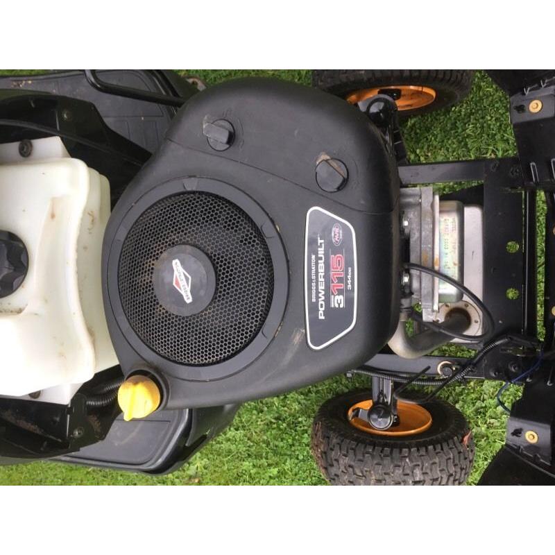 Mcculloch ride on mower like new 2015 model
