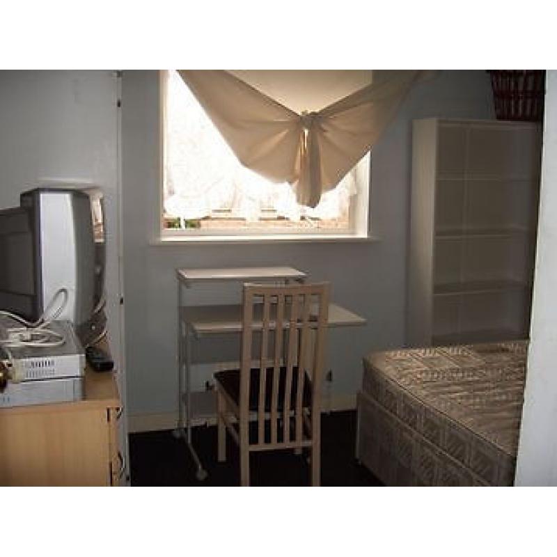 best Nice big room fully furnished SE16 6QE Canada water room in shared house bus Tesco