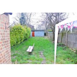 ONE WEEK DEPOSIT !! Lovely double room in East Acton!