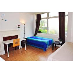 ONE WEEK DEPOSIT !! Lovely double room in East Acton!
