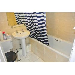 Nice double room close to Notting Hill area in a newly refurbished house. All bills inc with Wi-Fi