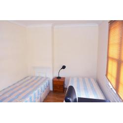 Nice double room close to Notting Hill area in a newly refurbished house. All bills inc with Wi-Fi