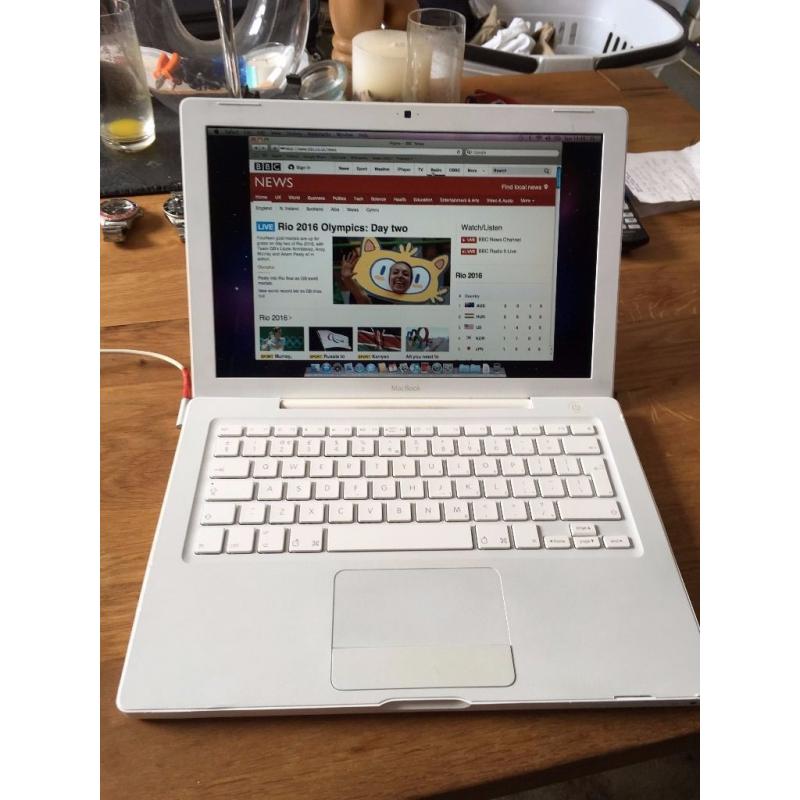 Apple MacBook 13" 2GHz CPU, 2 GB RAM, 120GB Hard drive Mid 2007/Late 2006