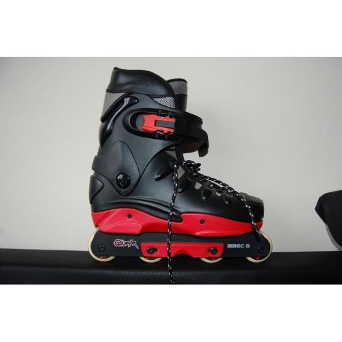 ROLLER SKATES
