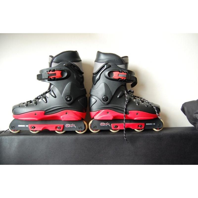 ROLLER SKATES