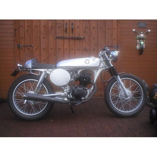 CLASSIC STYLE HONDA CG125 CAFE RACER