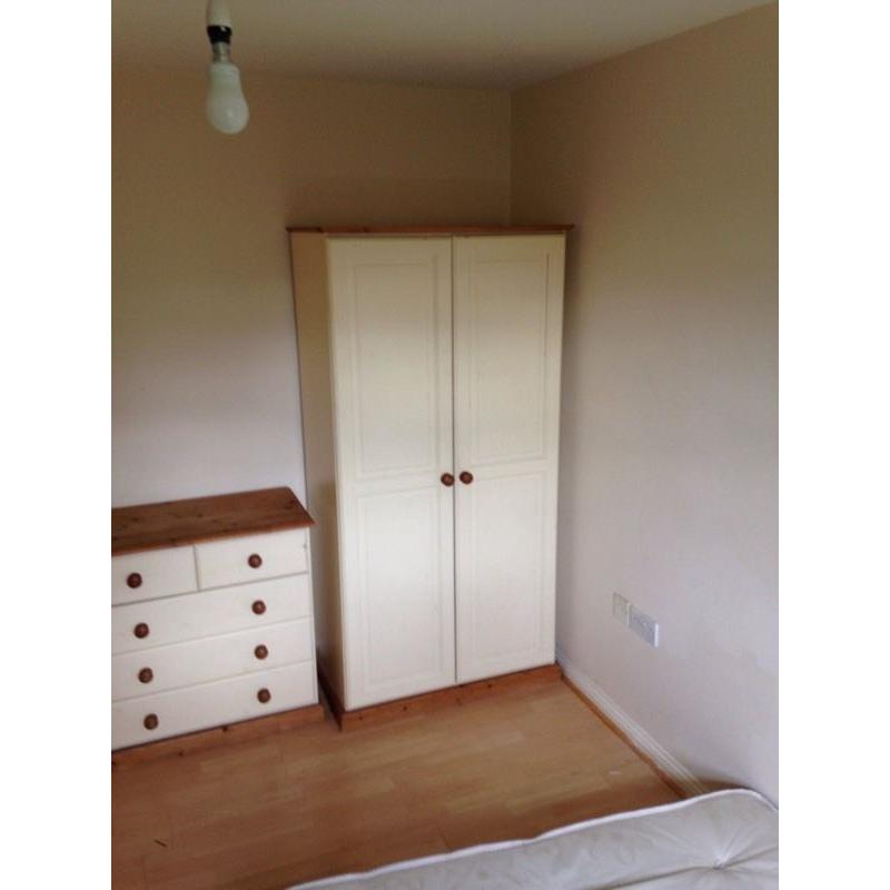 Double room to rent female only