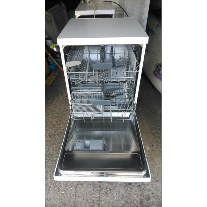 Bosch dishwasher reduced for quick sale