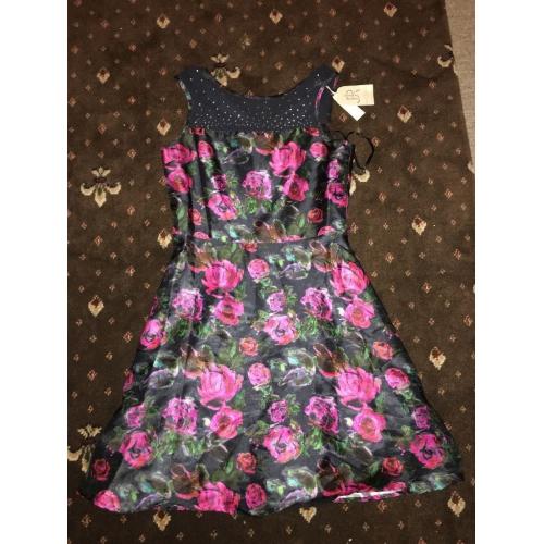 New with tags Girls beautiful and elegant flowery dress