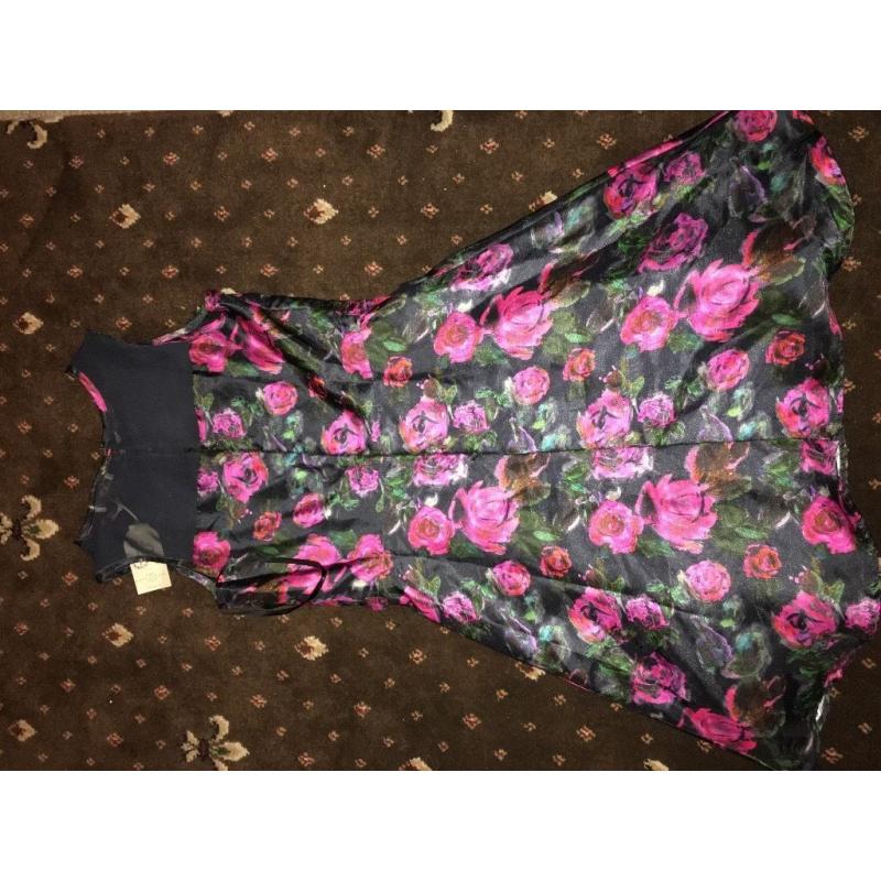 New with tags Girls beautiful and elegant flowery dress