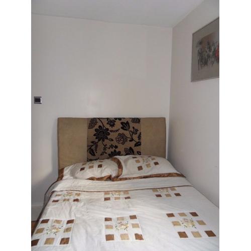 Double room to rent near Bromley-by-Bow Tube with all bills included