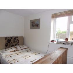 Double room to rent near Bromley-by-Bow Tube with all bills included