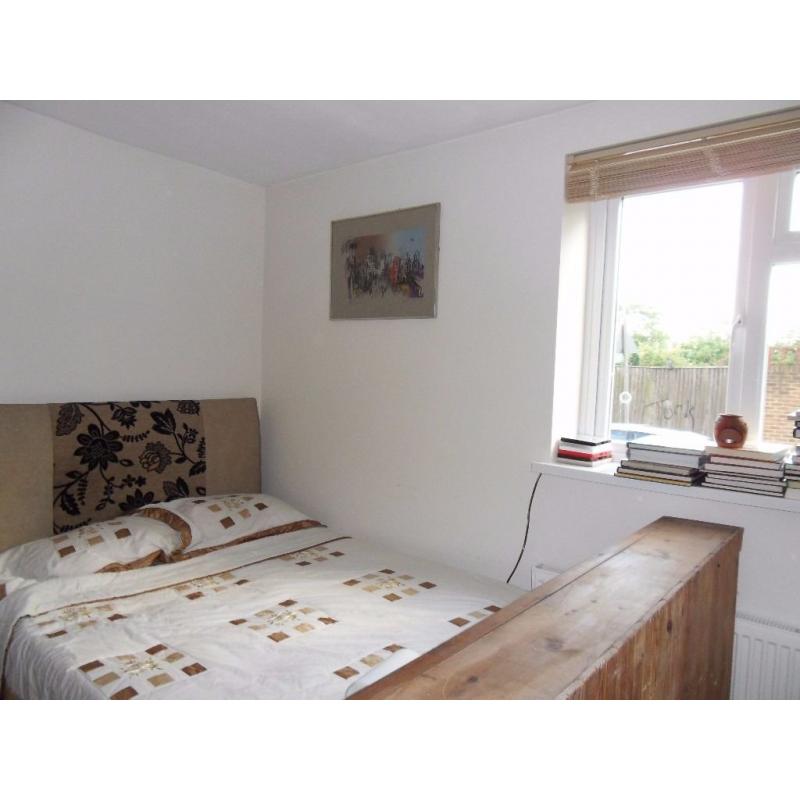 Double room to rent near Bromley-by-Bow Tube with all bills included