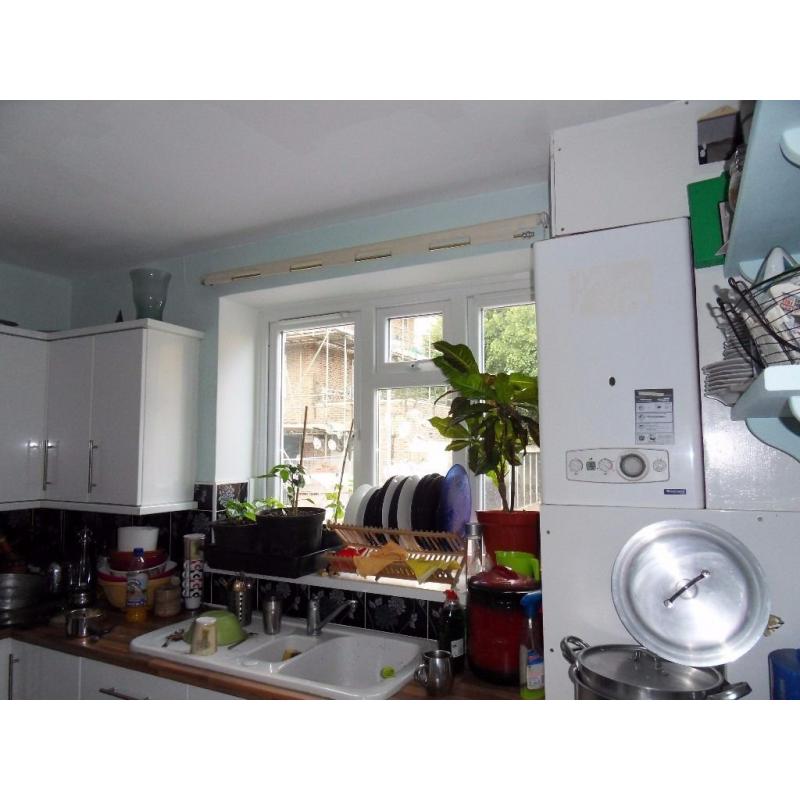 Double room to rent near Bromley-by-Bow Tube with all bills included