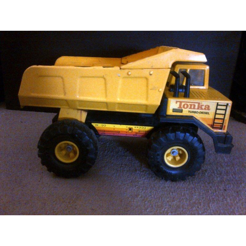 2 vintage tonka trucks, 1 crane and 1 tipper