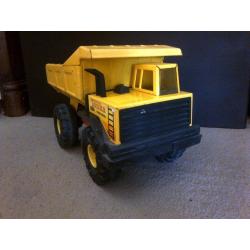 2 vintage tonka trucks, 1 crane and 1 tipper