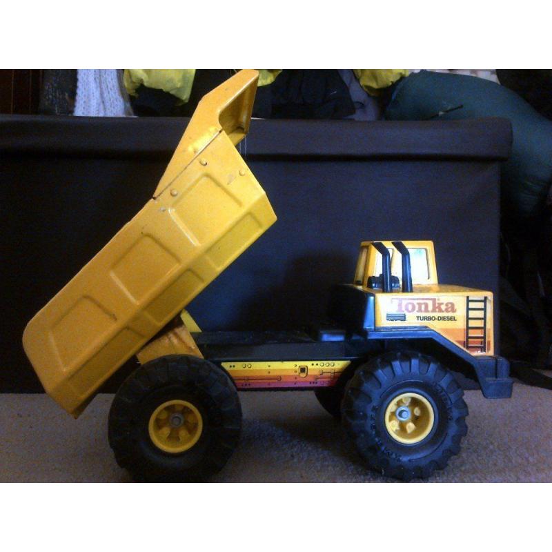 2 vintage tonka trucks, 1 crane and 1 tipper