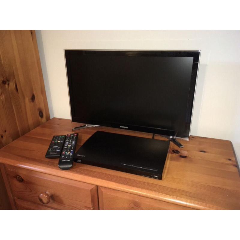 Samsung 22" flat screen TV with Sony Blu-Ray player, with Carrycase. Ideal for Caravans