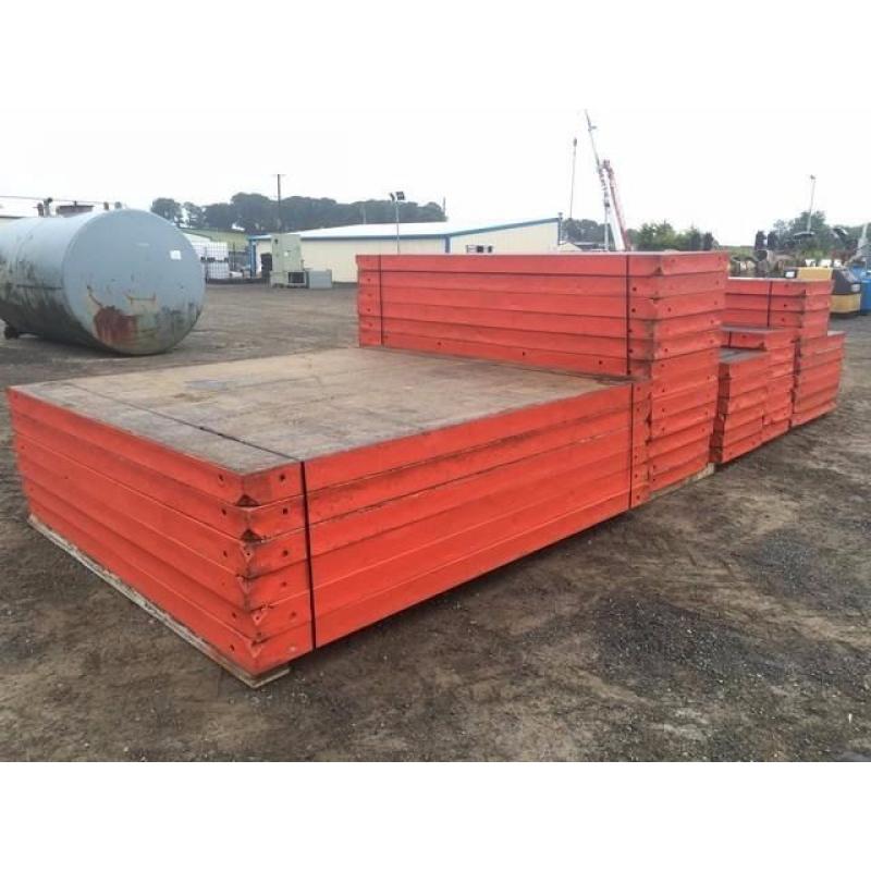 LARGE SELECTION OF PERI CONCRETE SHUTTERING PANS