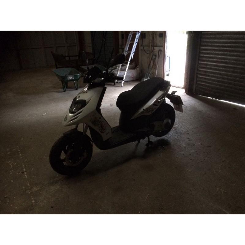 unique White piaggio typhoon 125cc