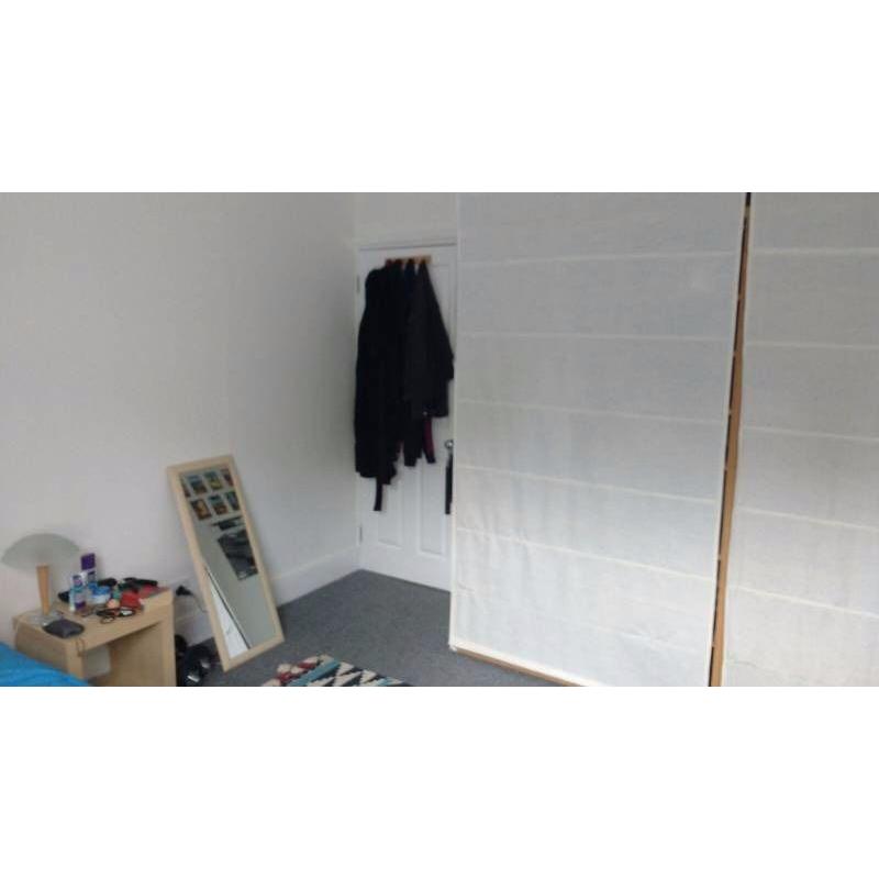Great double room in peaceful Kensal Rise flat