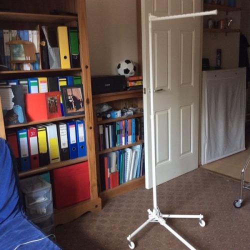 Foldable clothes rack